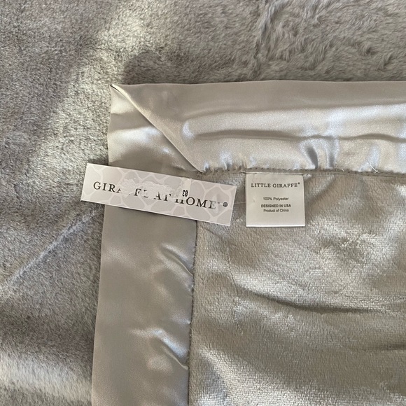 GIRAFFE AT HOME NWT Luxe Throw Luxe - Picture 6 of 9